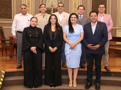 27ac5e66daaca28e3048b0a3172aba85_M.jpg