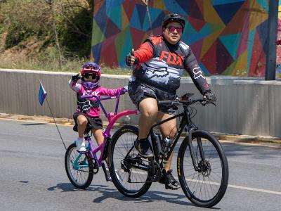 Celebra gobierno estatal a niñas y niños en la Vía Recreativa Metropolitana