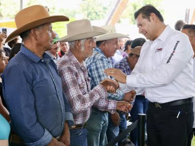 El Gobierno Estatal acerca obra comunitaria y apoyos al campo para transformar comunidades poblanas.