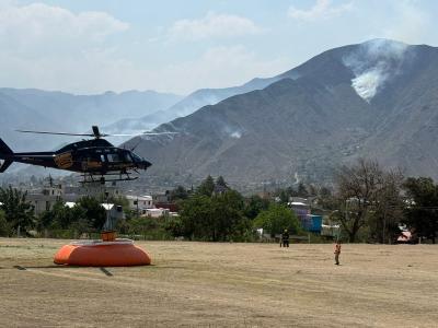 Por aire y por tierra órdenes de gobierno combaten incendio forestal en Zautla