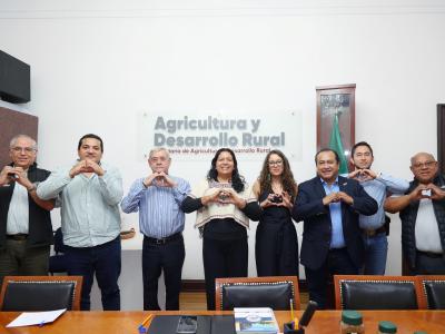 Suma Puebla esfuerzos con IICA para fortalecer cadenas de producción ovina y caprina