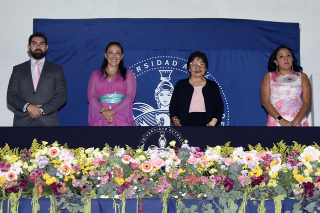 Preside Rectora Lilia Cedillo graduación en preparatoria de Izúcar de Matamoros