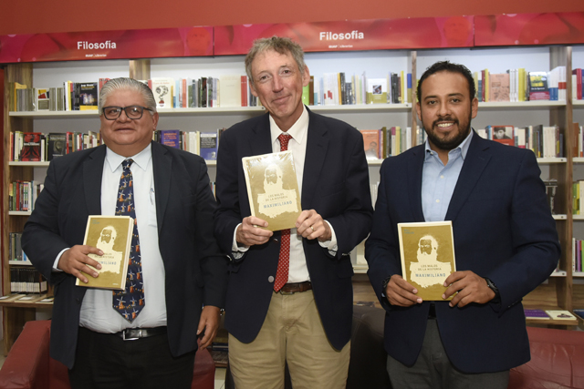 A_LibroMaximiliano.jpg
