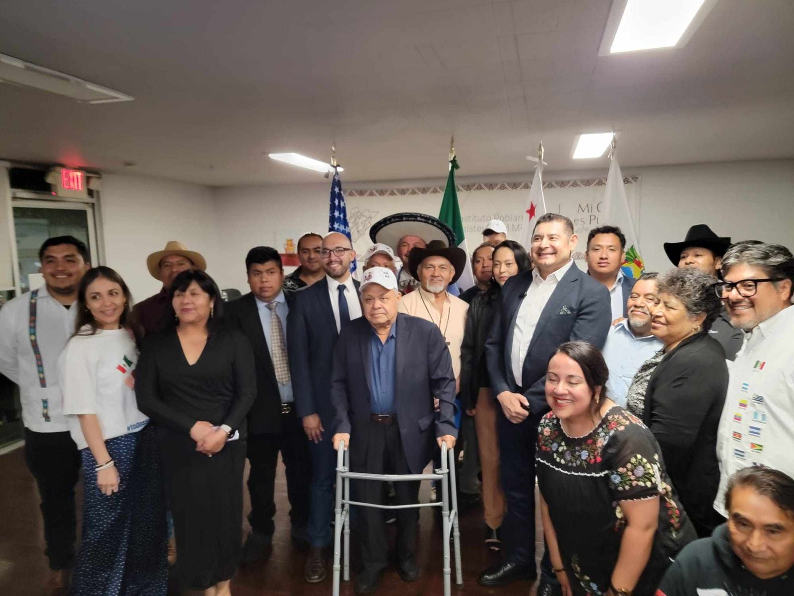 Armenta presenta nuevo esquema de “Mi Casa es Puebla” en los Ángeles, C