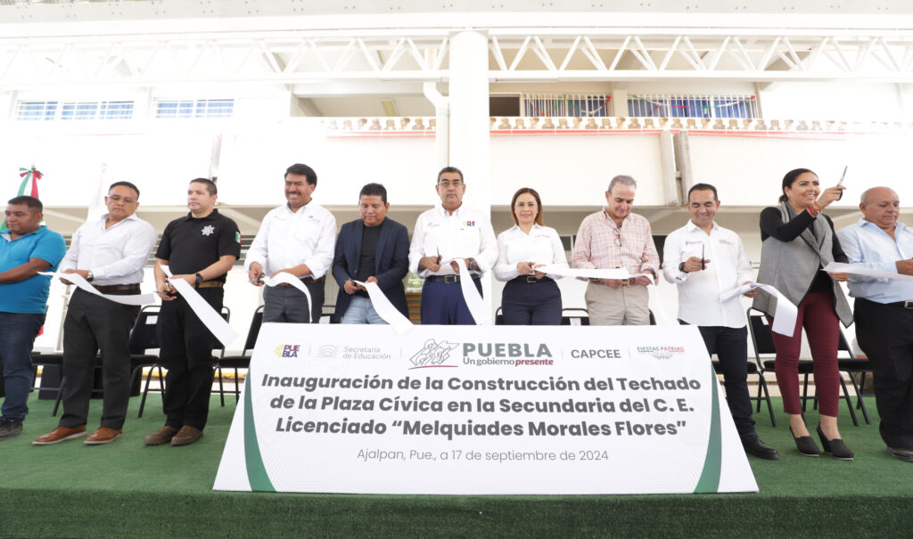 En Ajalpan, el gobernador presidió la inauguración de los techados de plazas cívicas