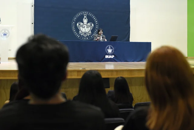 Aborda Rectora Lilia Cedillo las infecciones emergentes en animales domésticos
