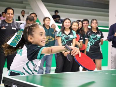 Marcos Madrid inspira a talentos poblanos tras la Olimpiada Nacional